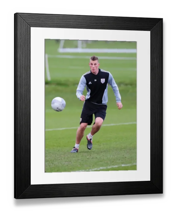 Framed Print : Bristol City's New Recruit Chris Wood Trains with Team for First Time