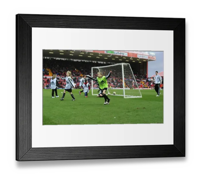 Framed Print : Bristol City vs Doncaster Rovers: A Football Rivalry from Season 11-12 Framed Print : Bristol City vs Doncaster Rovers: A Football Rivalry from Season 11-12