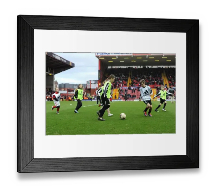 Framed Print : Bristol City vs Doncaster Rovers: A Football Showdown - Season 11-12 Framed Print : Bristol City vs Doncaster Rovers: A Football Showdown - Season 11-12
