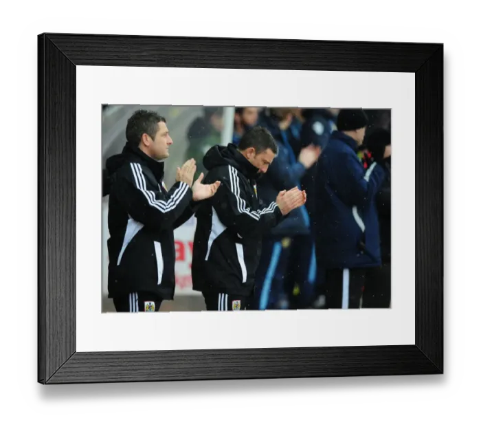 Framed Print : Derek McInnes Leads Minutes Applause at Bristol City vs. Leeds United (04.02.12) Framed Print : Derek McInnes Leads Minutes Applause at Bristol City vs. Leeds United (04.02.12)