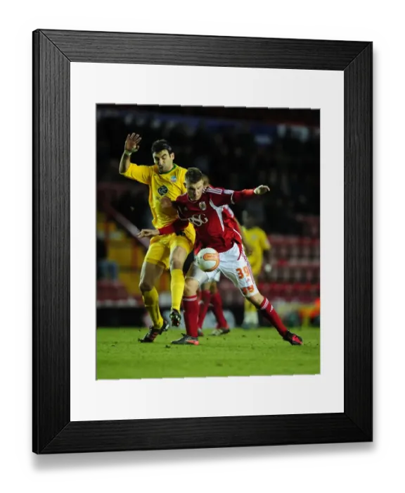 Framed Print : Bristol City vs Crystal Palace: Chris Wood vs Mile Jedinak Battle in Championship Match, 14 / 02 / 2012 - Editorial Use Only