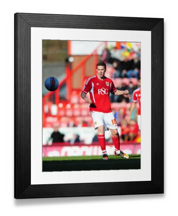 Framed Print : Bristol City's New Signing Sean Davis in Action against Blackpool at Ashton Gate Stadium, 2012 Framed Print : Bristol City's New Signing Sean Davis in Action against Blackpool at Ashton Gate Stadium, 2012