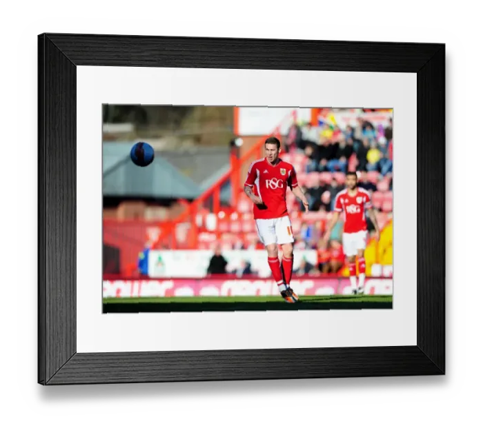 Framed Print : Sean Davis Joins the Ranks: Bristol City vs Blackpool, 25th February 2012 Framed Print : Sean Davis Joins the Ranks: Bristol City vs Blackpool, 25th February 2012