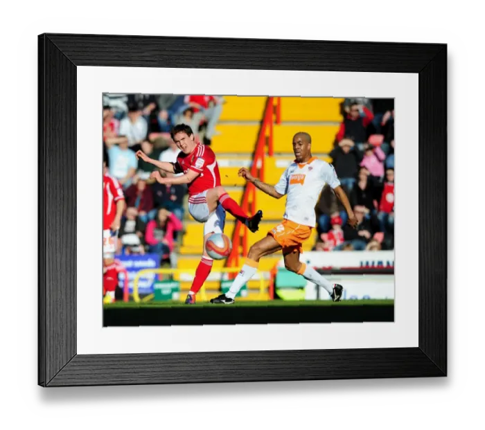 Framed Print : Bristol City vs Blackpool: Neil Kilkenny in Action at Ashton Gate Stadium, 2012 Framed Print : Bristol City vs Blackpool: Neil Kilkenny in Action at Ashton Gate Stadium, 2012