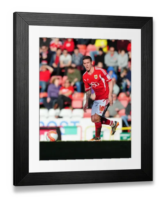 Framed Print : Sean Davis Debuts: Thrilling Moments from Bristol City's Football Match Against Blackpool (2012)