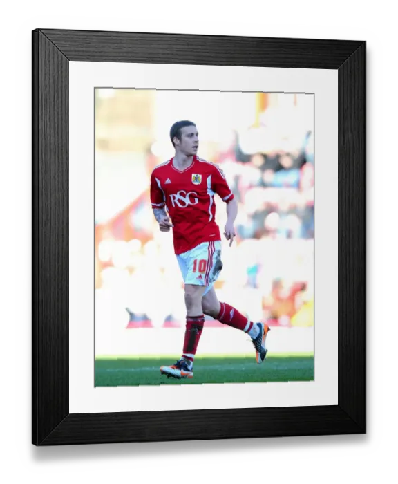 Framed Print : Bristol City's New Signing Sean Davis in Action at Ashton Gate Stadium Against Blackpool, 2012 Framed Print : Bristol City's New Signing Sean Davis in Action at Ashton Gate Stadium Against Blackpool, 2012