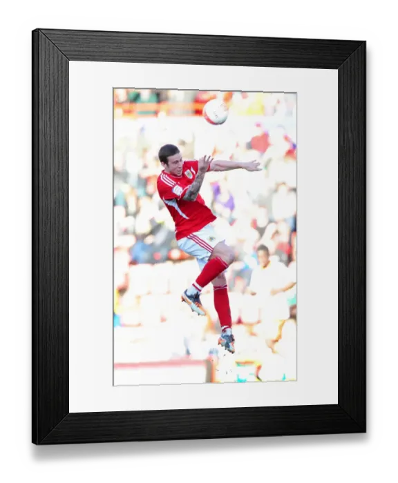 Framed Print : Sean Davis Joins the Action: New Signing Debuts for Bristol City against Blackpool at Ashton Gate Stadium (February 18, 2012) Framed Print : Sean Davis Joins the Action: New Signing Debuts for Bristol City against Blackpool at Ashton Gate Stadium (February 18, 2012)