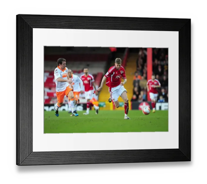 Framed Print : Bristol City vs Blackpool: Jon Stead Chases Down Danny Wilson Framed Print : Bristol City vs Blackpool: Jon Stead Chases Down Danny Wilson