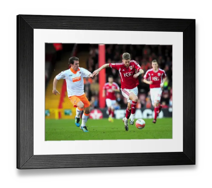 Framed Print : Bristol City vs. Blackpool: Jon Stead Chases Down Danny Wilson Framed Print : Bristol City vs. Blackpool: Jon Stead Chases Down Danny Wilson