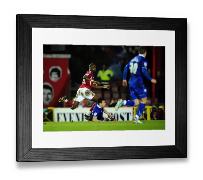 Framed Print : Bristol City's Kalifa Cisse Scores the Game-Winning Goal Against Leicester City at Ashton Gate Stadium