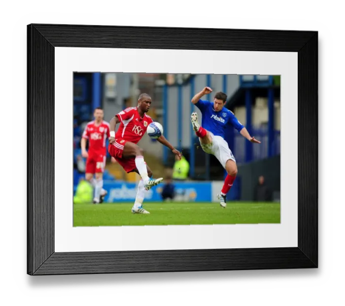Framed Print : Bristol City's Kalifa Cisse Soars Over Portsmouth's David Norris during the Football Match Framed Print : Bristol City's Kalifa Cisse Soars Over Portsmouth's David Norris during the Football Match
