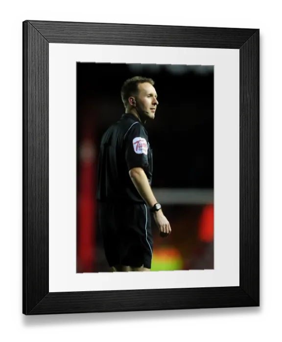 Framed Print : Bristol City vs. Watford: Referee Oliver Langford's Unusual Focus, 2003-12 Framed Print : Bristol City vs. Watford: Referee Oliver Langford's Unusual Focus, 2003-12