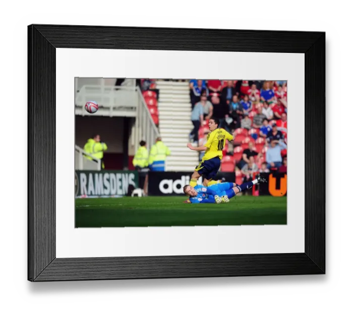 Framed Print : Hogan Ephraim Scores Debut Goal: Bristol City's Triumph over Middlesbrough at Riverside Stadium, 2012
