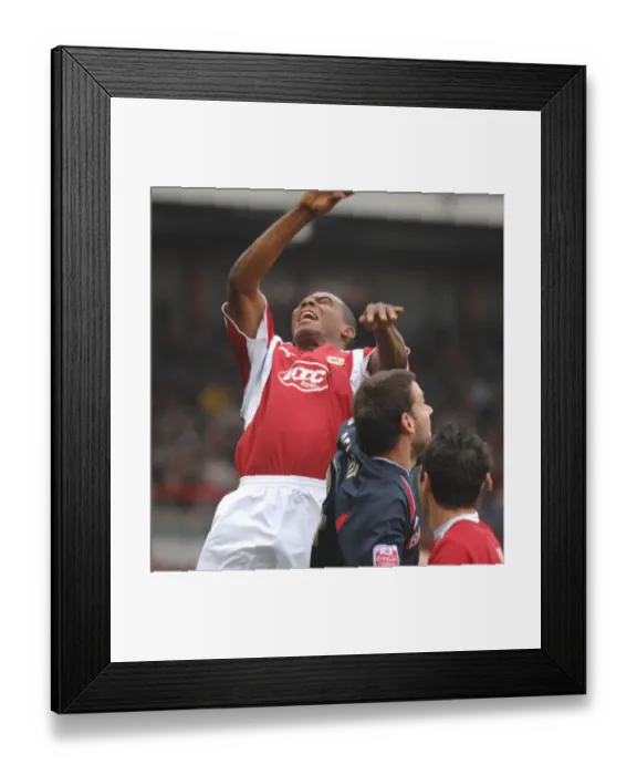 Framed Print : Marvin Elliott in Action: Bristol City vs Stoke City Framed Print : Marvin Elliott in Action: Bristol City vs Stoke City