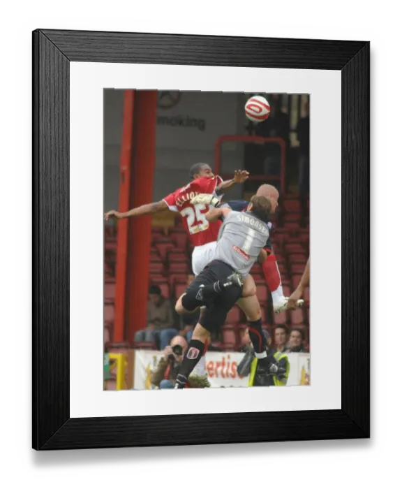 Framed Print : Marvin Elliott in Action: Bristol City vs Stoke City Framed Print : Marvin Elliott in Action: Bristol City vs Stoke City