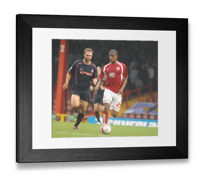 Framed Print : Marvin Elliott in Action: Bristol City vs Stoke City Framed Print : Marvin Elliott in Action: Bristol City vs Stoke City