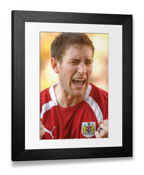 Framed Print : Lee Johnson Framed Print : Lee Johnson