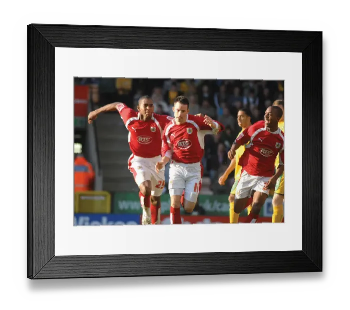 Framed Print : Michael McIndoe in Action: Norwich City vs. Bristol City