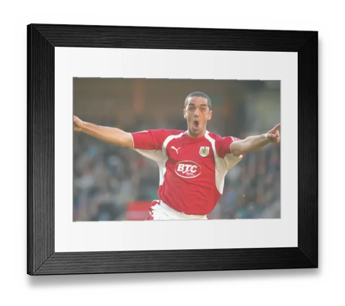 Framed Print : Scott Murray in Action: Norwich City vs. Bristol City