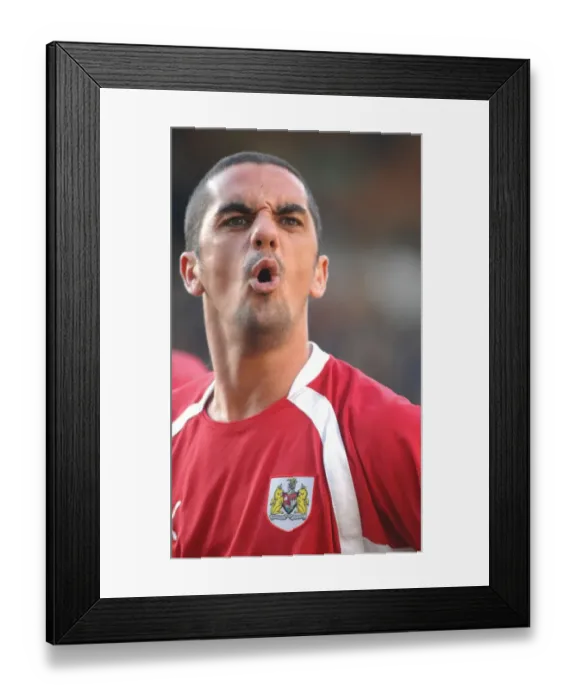Framed Print : Scott Murray in Action: Norwich City vs. Bristol City