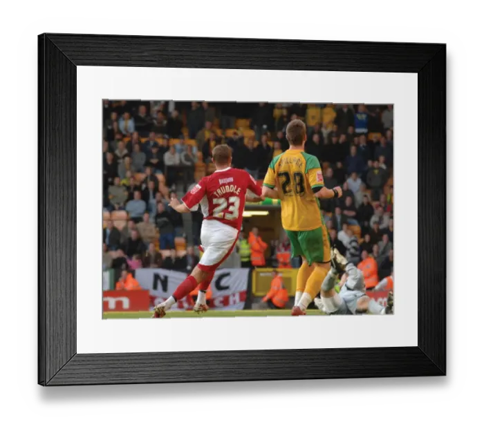 Framed Print : Lee Trundle Goal