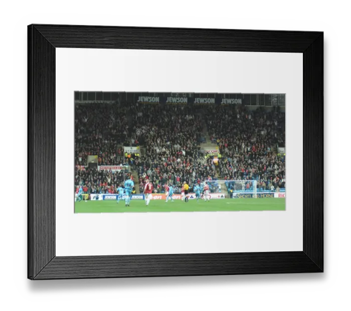 Framed Print : Bristol City FC: Unity of the Fans Framed Print : Bristol City FC: Unity of the Fans