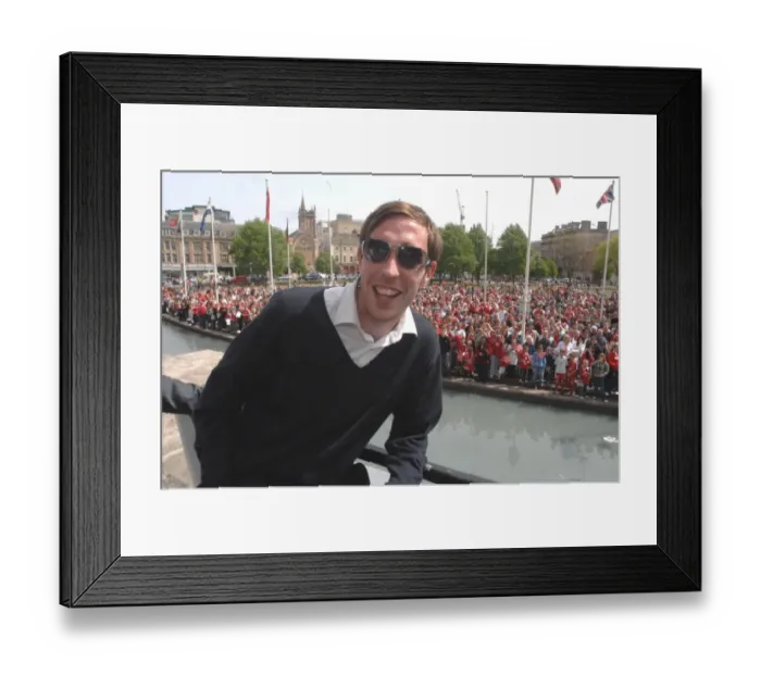 Framed Print : Bristol City Fans: Fans 2 Framed Print : Bristol City Fans: Fans 2