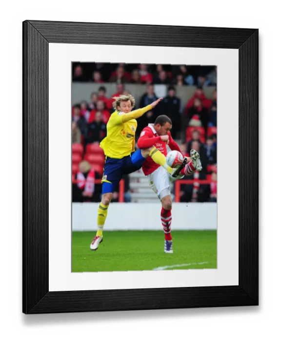 Framed Print : Battling for Supremacy: Woolford vs. Lynch in Nottingham Forest vs. Bristol City Football Match, 07-04-2012 Framed Print : Battling for Supremacy: Woolford vs. Lynch in Nottingham Forest vs. Bristol City Football Match, 07-04-2012