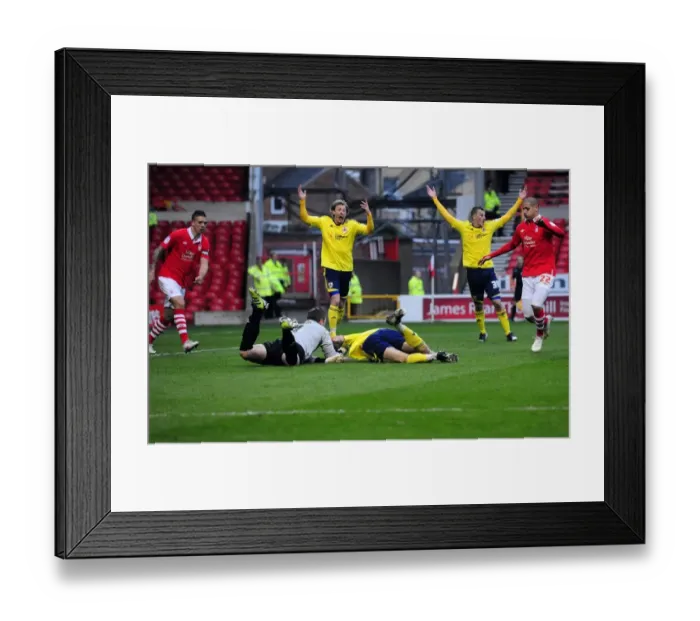 Framed Print : Controversial Penalty: Jon Stead Wins for Bristol City against Nottingham Forest, April 2012 Framed Print : Controversial Penalty: Jon Stead Wins for Bristol City against Nottingham Forest, April 2012