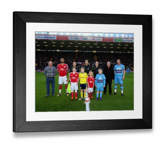 Framed Print : Bristol City v West Ham Framed Print : Bristol City v West Ham
