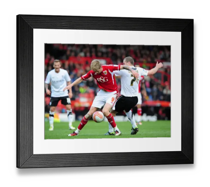 Framed Print : Bristol City vs Barnsley: A Fierce Battle – Jon Stead vs Stephen Dawson