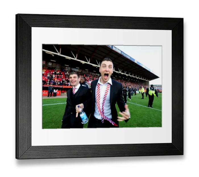 Framed Print : Bristol City vs Barnsley: James Wilson in Action at Ashton Gate Stadium, 2012