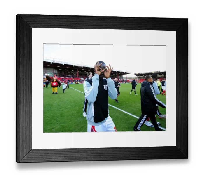 Framed Print : Albert Adomah in Action: Bristol City vs Barnsley at Ashton Gate Stadium (April 2012)