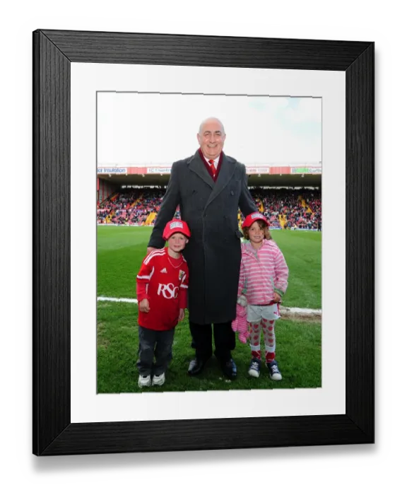 Framed Print : Bristol City v Barnsley Framed Print : Bristol City v Barnsley
