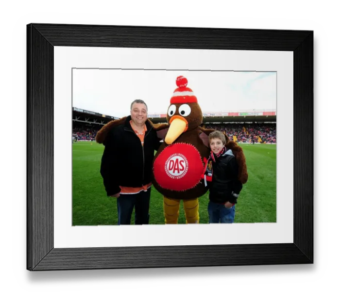 Framed Print : Bristol City vs Barnsley: Season 11-12 - Clash on the Field Framed Print : Bristol City vs Barnsley: Season 11-12 - Clash on the Field