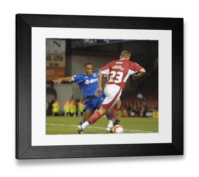 Framed Print : Marvin Elliott: In Action Against Ipswich Town (Bristol City vs Ipswich Town) Framed Print : Marvin Elliott: In Action Against Ipswich Town (Bristol City vs Ipswich Town)