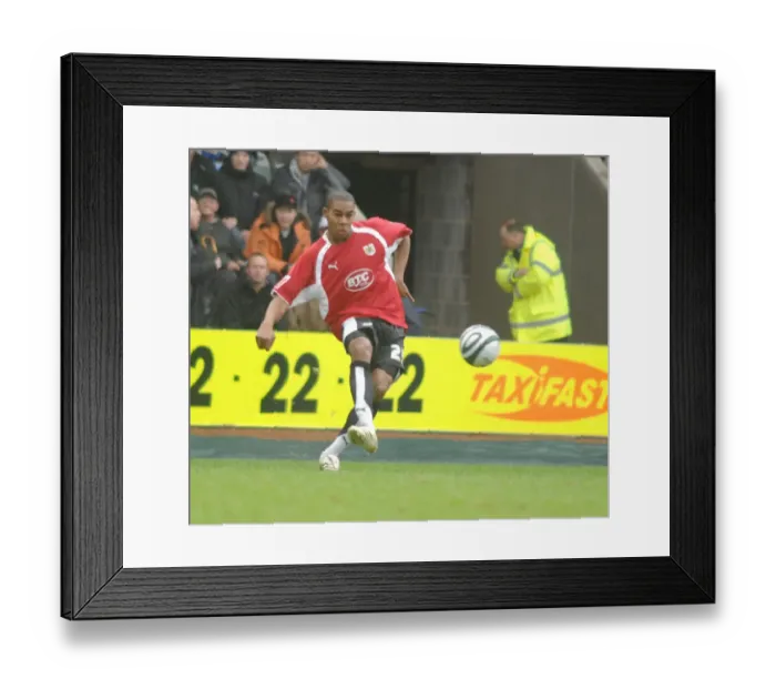 Framed Print : Marvin Elliott in Action: Plymouth vs. Bristol City Framed Print : Marvin Elliott in Action: Plymouth vs. Bristol City