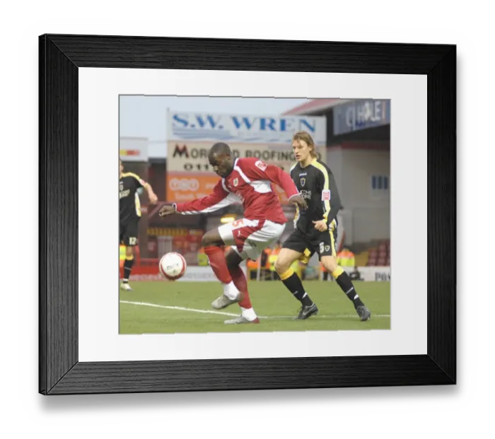 Framed Print : Enoch Showunmi: Clash Between Bristol City and Cardiff City Framed Print : Enoch Showunmi: Clash Between Bristol City and Cardiff City