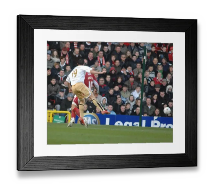 Framed Print : Stuart Downing in Action for Bristol City Against Middlesbrough Framed Print : Stuart Downing in Action for Bristol City Against Middlesbrough