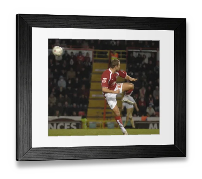 Framed Print : Lee Trundle in Action: Bristol City vs Middlesbrough Framed Print : Lee Trundle in Action: Bristol City vs Middlesbrough