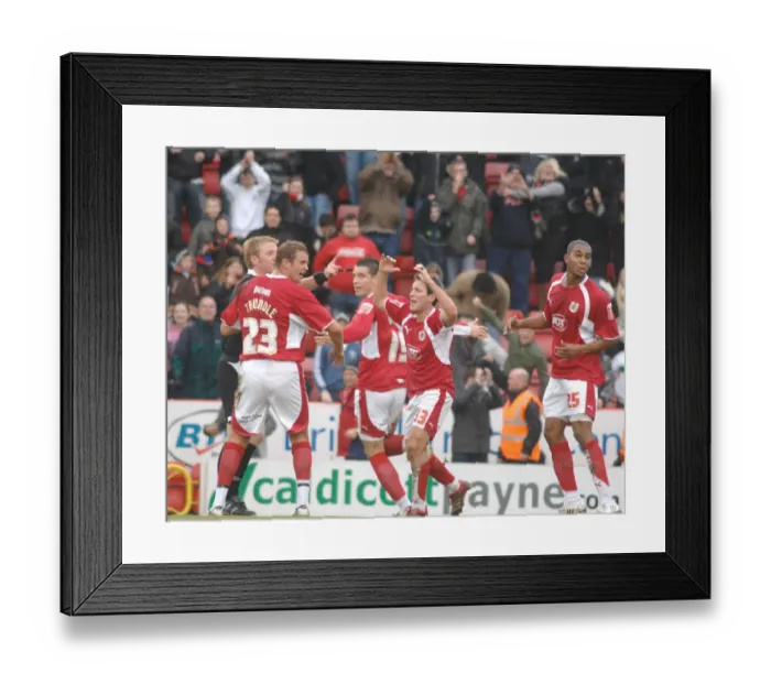 Framed Print : Bristol City's Lee Johnson, Lee Trundle, and Marvin Elliott Celebrate Victory Over Colchester United