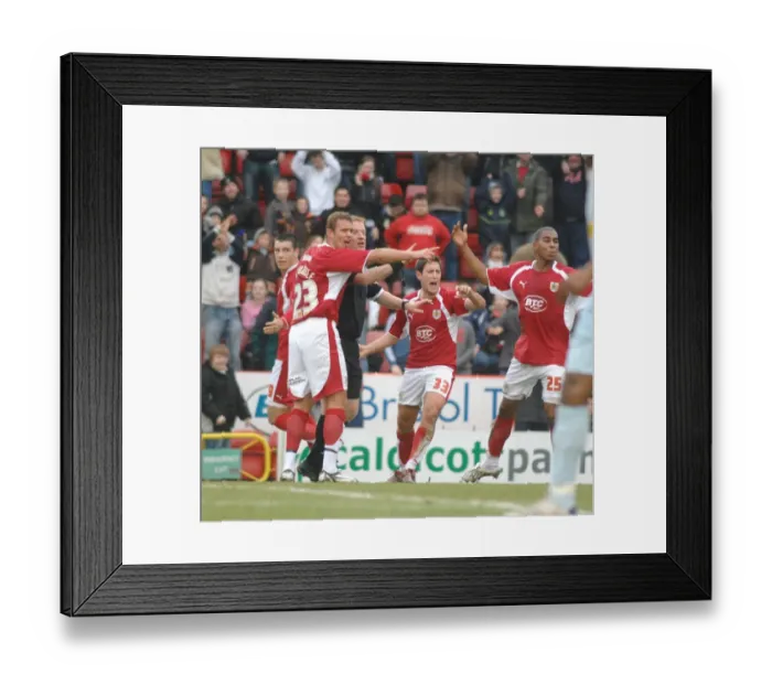 Framed Print : Lee Johnson Lee Trundle Marvin Elliott Framed Print : Lee Johnson Lee Trundle Marvin Elliott