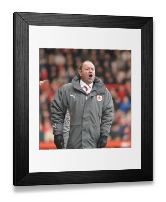 Framed Print : Gary Johnson in Action: Bristol City vs Colchester United Framed Print : Gary Johnson in Action: Bristol City vs Colchester United