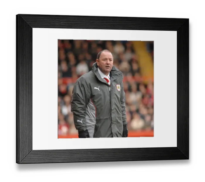 Framed Print : Gary Johnson in Action: Bristol City vs Colchester United Framed Print : Gary Johnson in Action: Bristol City vs Colchester United