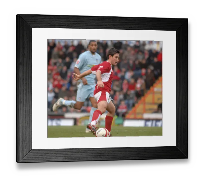 Framed Print : Lee Johnson in Action: Bristol City vs Colchester United Framed Print : Lee Johnson in Action: Bristol City vs Colchester United