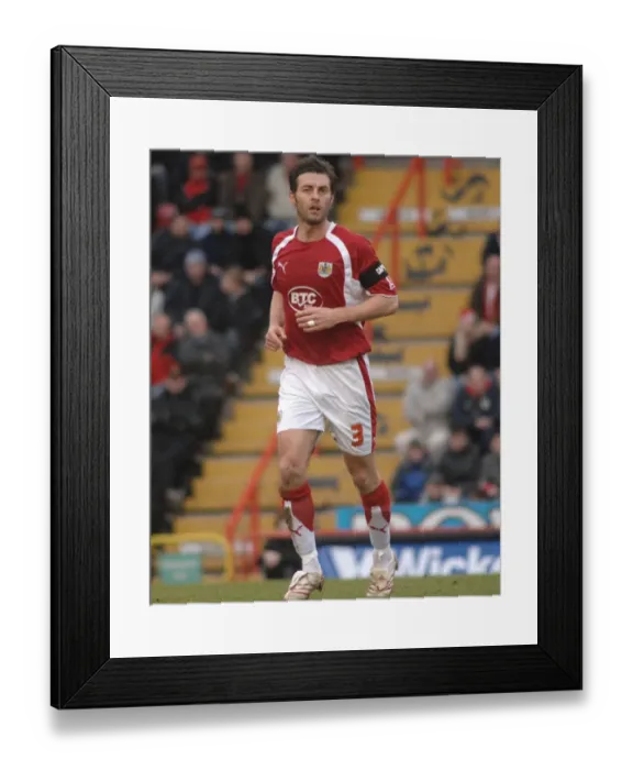 Framed Print : Jamie McAllister in Action for Bristol City Against Colchester United Framed Print : Jamie McAllister in Action for Bristol City Against Colchester United