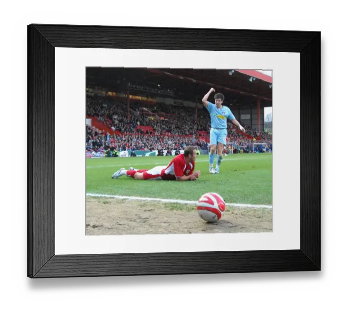 Framed Print : Lee Trundle in Action: Bristol City vs Colchester United Framed Print : Lee Trundle in Action: Bristol City vs Colchester United