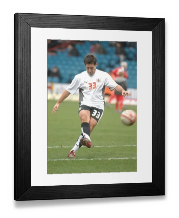 Framed Print : Lee Johnson Framed Print : Lee Johnson