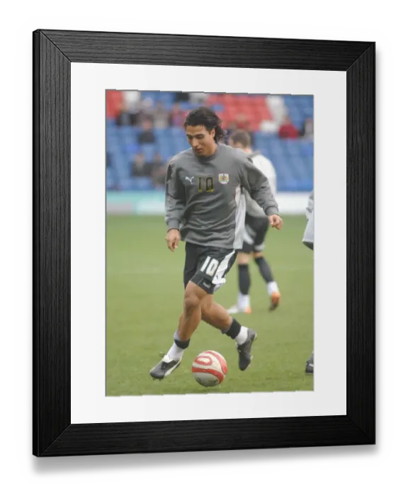 Framed Print : Nick Carle in Action: Crystal Palace vs. Bristol City Framed Print : Nick Carle in Action: Crystal Palace vs. Bristol City