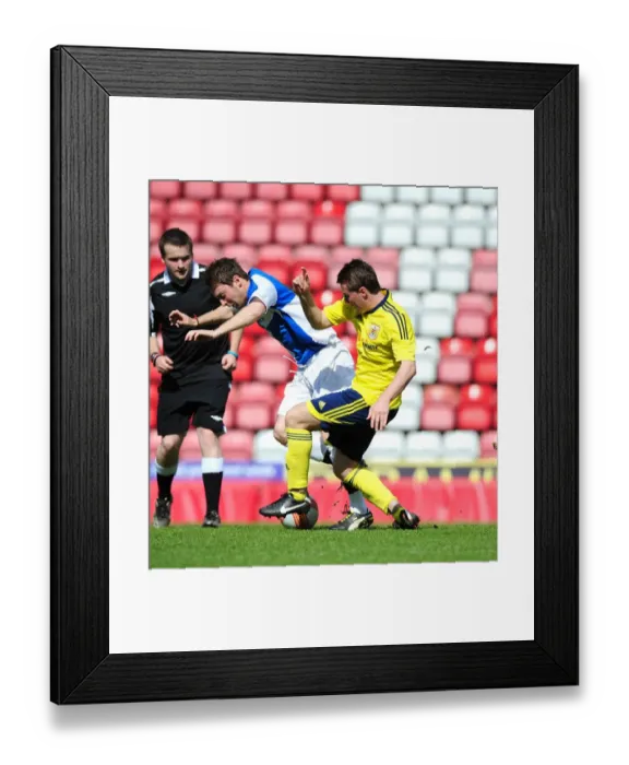 Framed Print : The Passionate Derby: Bristol City vs. Bristol Rovers - Season 11-12 Framed Print : The Passionate Derby: Bristol City vs. Bristol Rovers - Season 11-12
